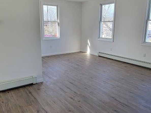 83 Kraemer Street, Hicksville NY 11801