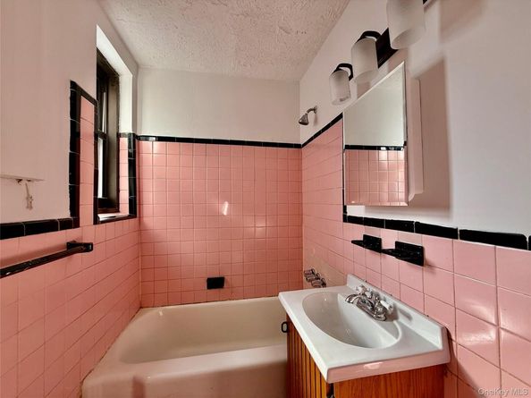 11224 Northern Boulevard 3G, Corona NY 11368