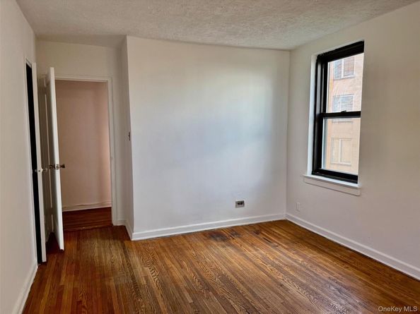 11224 Northern Boulevard 3G, Corona NY 11368