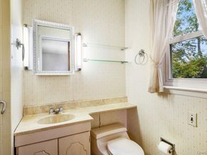 18 Seton Drive, New Rochelle NY 10804