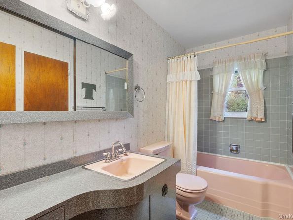 18 Seton Drive, New Rochelle NY 10804
