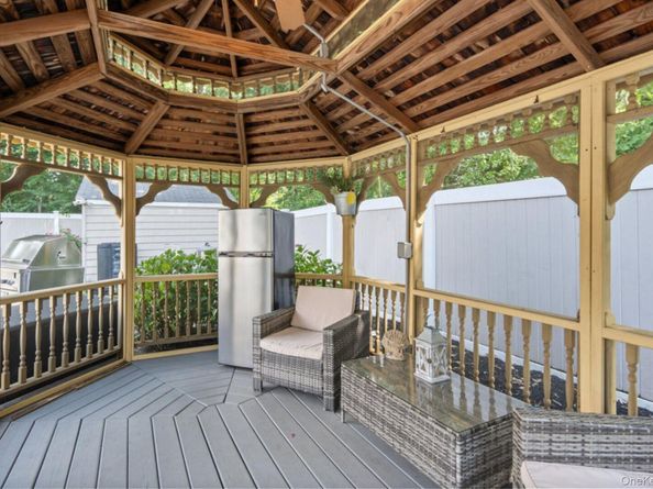 939 Manor Lane, Bay Shore NY 11706