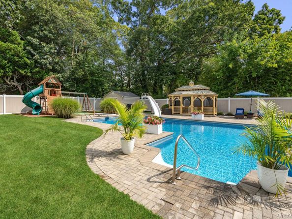 939 Manor Lane, Bay Shore NY 11706