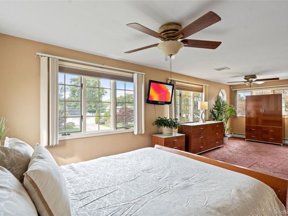 939 Manor Lane, Bay Shore NY 11706