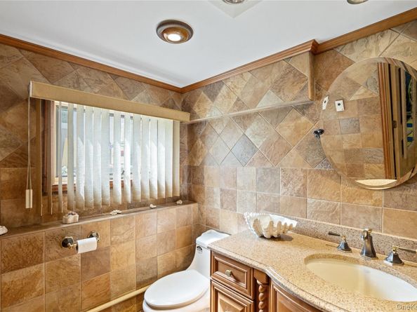 939 Manor Lane, Bay Shore NY 11706