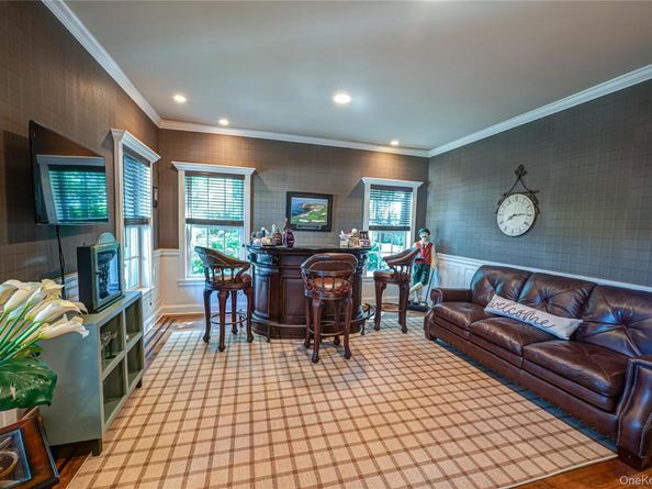 2 True Harbour Way, West Islip NY 11795