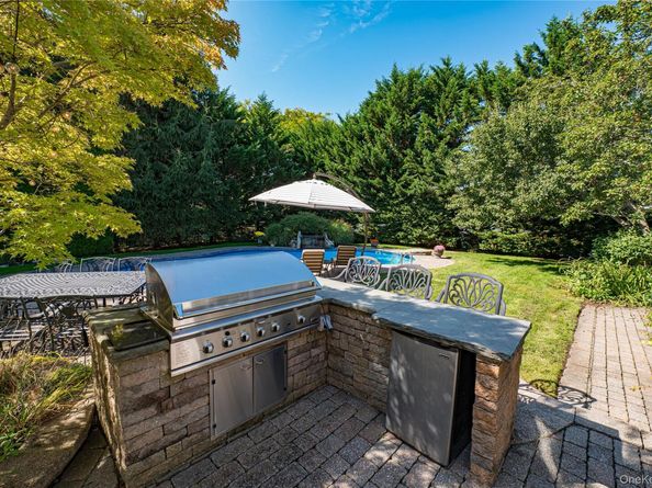 2 True Harbour Way, West Islip NY 11795