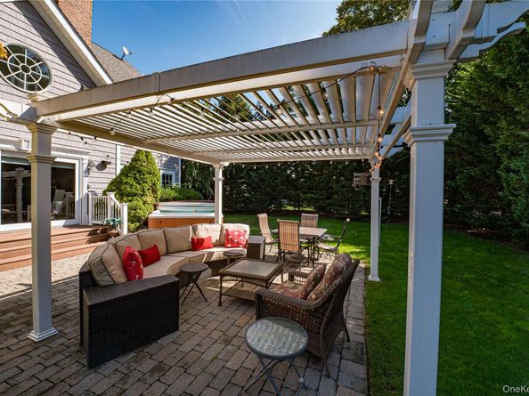 2 True Harbour Way, West Islip NY 11795