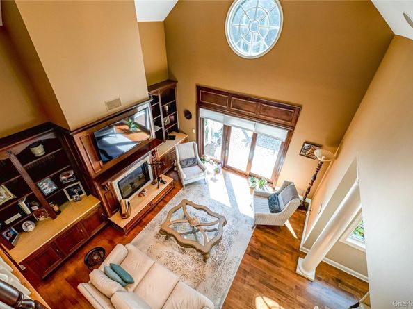 2 True Harbour Way, West Islip NY 11795