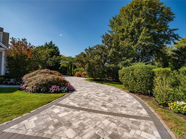 2 True Harbour Way, West Islip NY 11795