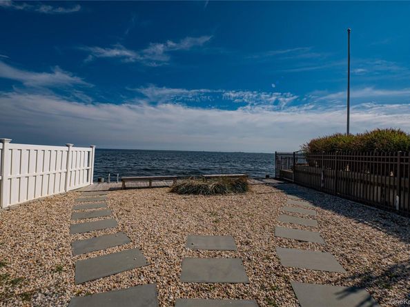 2 True Harbour Way, West Islip NY 11795