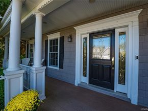 2 True Harbour Way, West Islip NY 11795