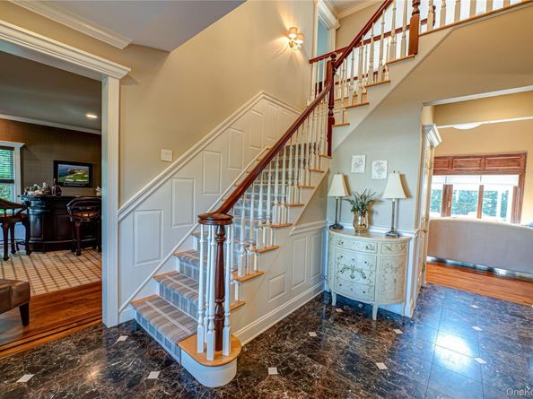 2 True Harbour Way, West Islip NY 11795
