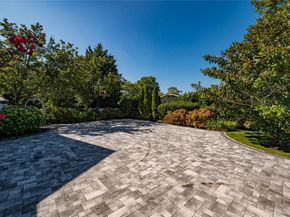 2 True Harbour Way, West Islip NY 11795