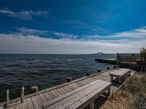 2 True Harbour Way, West Islip NY 11795