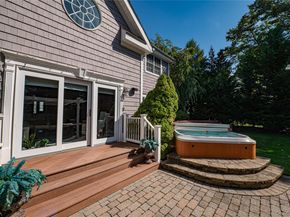 2 True Harbour Way, West Islip NY 11795