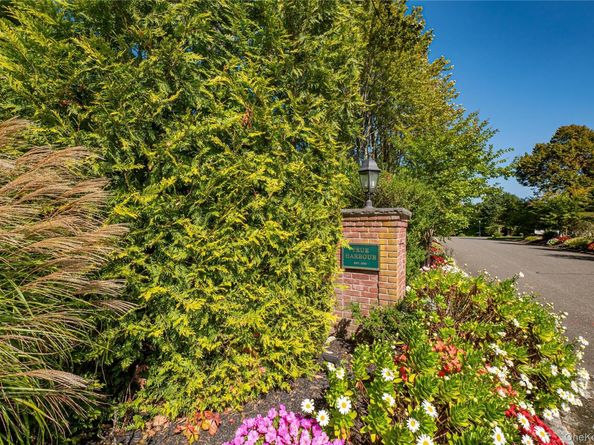 2 True Harbour Way, West Islip NY 11795