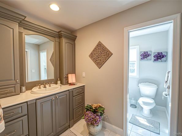 2 True Harbour Way, West Islip NY 11795