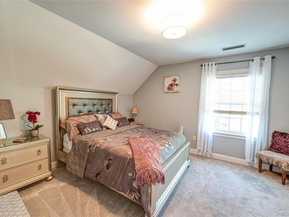 2 True Harbour Way, West Islip NY 11795