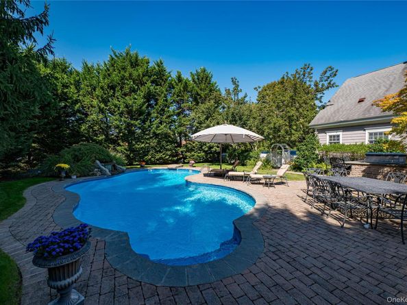2 True Harbour Way, West Islip NY 11795