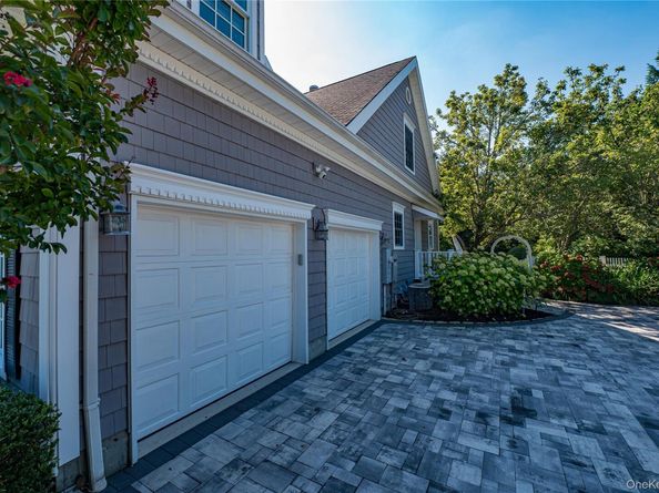 2 True Harbour Way, West Islip NY 11795