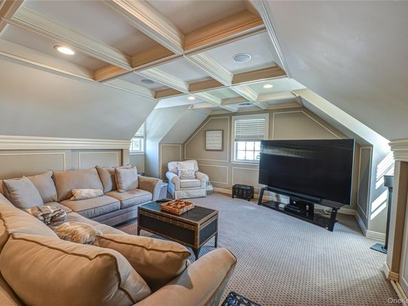 2 True Harbour Way, West Islip NY 11795