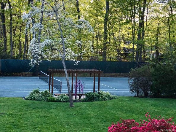 25 Surry Hill Place, Huntington NY 11743