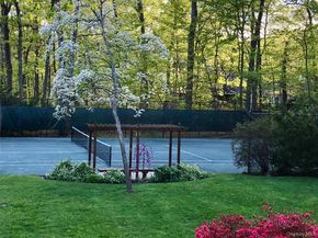 25 Surry Hill Place, Huntington NY 11743