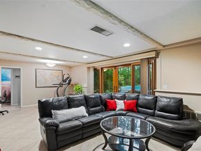 25 Surry Hill Place, Huntington NY 11743