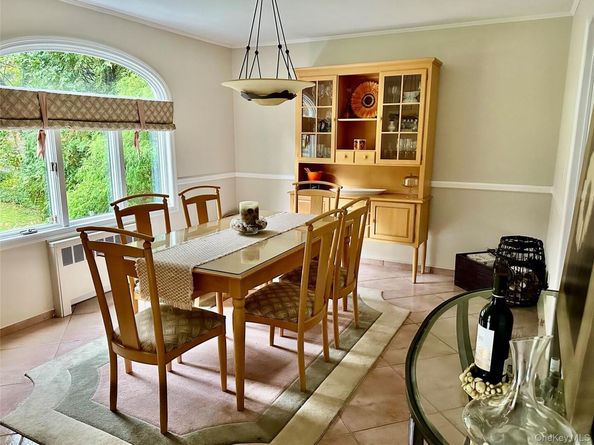 25 Surry Hill Place, Huntington NY 11743