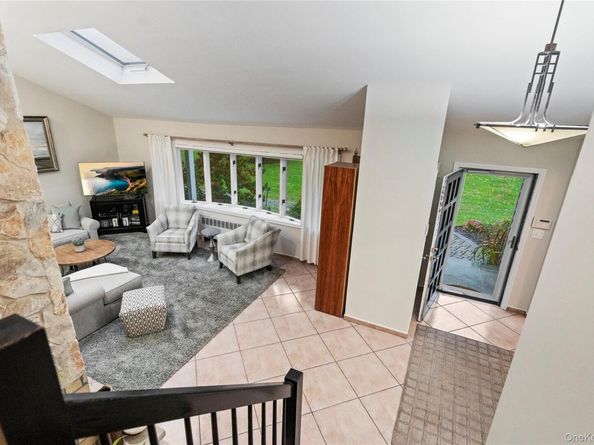 25 Surry Hill Place, Huntington NY 11743