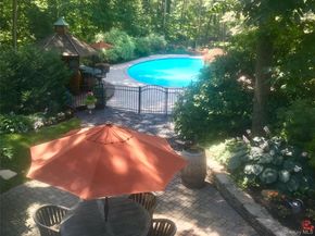 25 Surry Hill Place, Huntington NY 11743