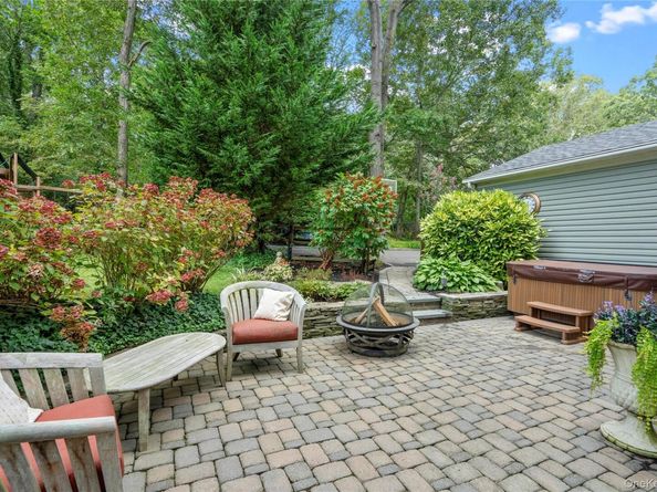 25 Surry Hill Place, Huntington NY 11743