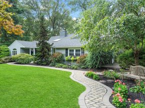 25 Surry Hill Place, Huntington NY 11743