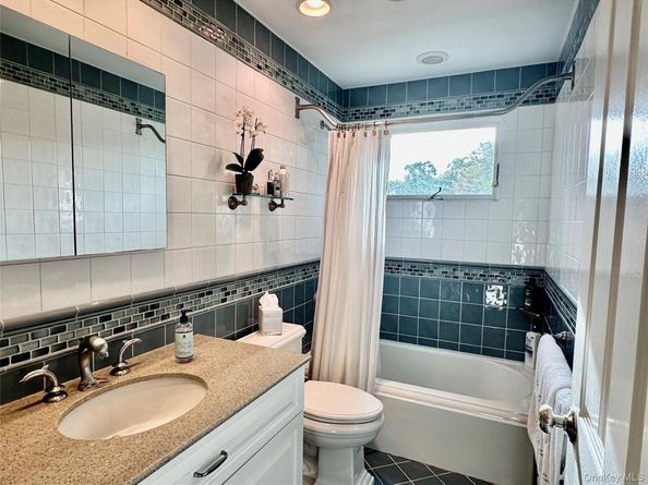 25 Surry Hill Place, Huntington NY 11743