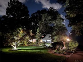 25 Surry Hill Place, Huntington NY 11743