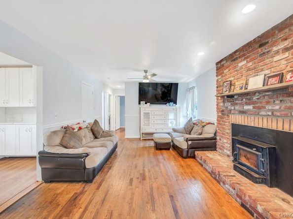 309 Dogwood Road W, Mastic Beach NY 11951