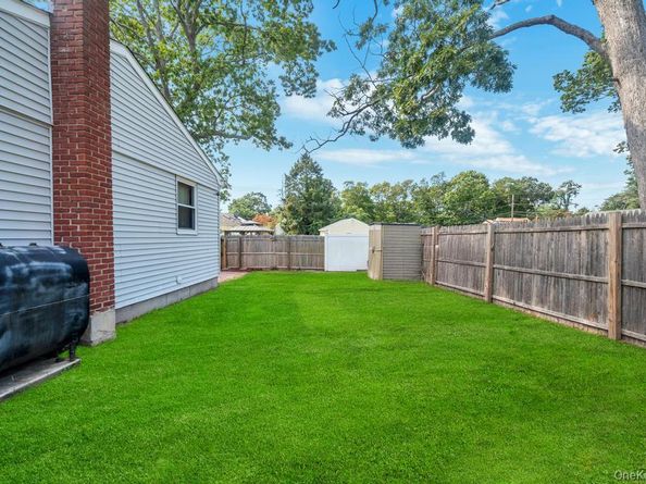 309 Dogwood Road W, Mastic Beach NY 11951
