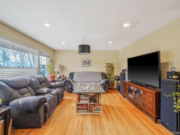 33 High Street, Lake Ronkonkoma NY 11779