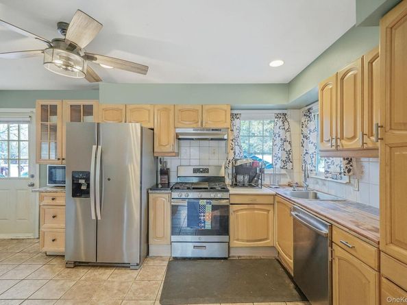 33 High Street, Lake Ronkonkoma NY 11779