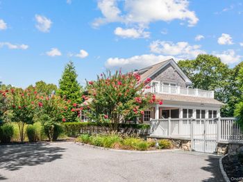 3 Ridge Way