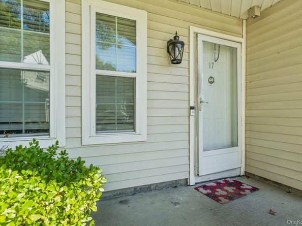 17 Pidgeon Court, Manorville NY 11949