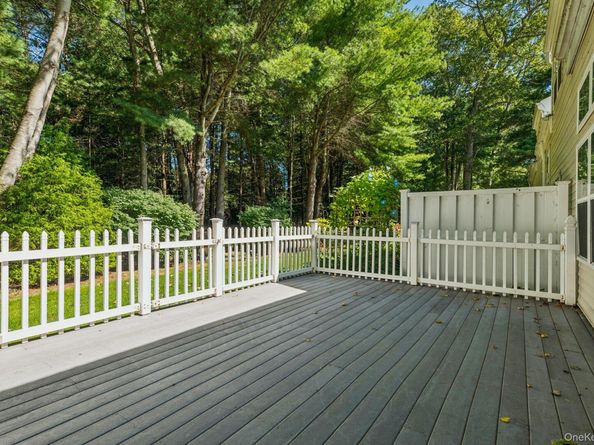 17 Pidgeon Court, Manorville NY 11949