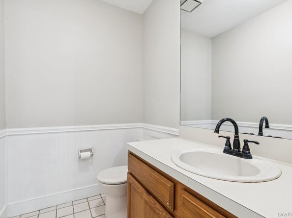 17 Pidgeon Court, Manorville NY 11949