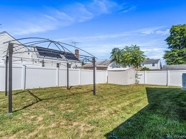 1069 Hastings Street, Baldwin Harbor NY 11510