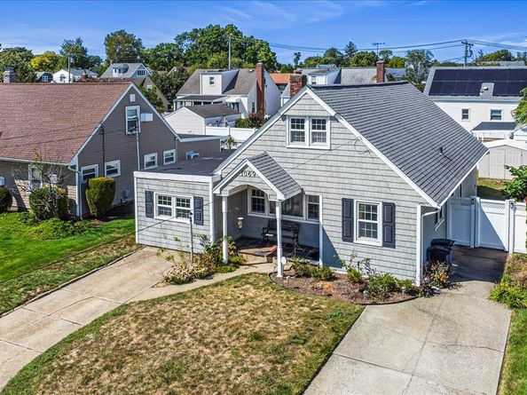 1069 Hastings Street, Baldwin Harbor NY 11510