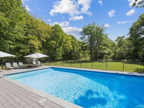 154 Montauk Hwy Highway, East Moriches NY 11940
