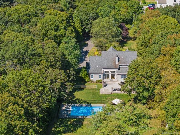 154 Montauk Hwy Highway, East Moriches NY 11940