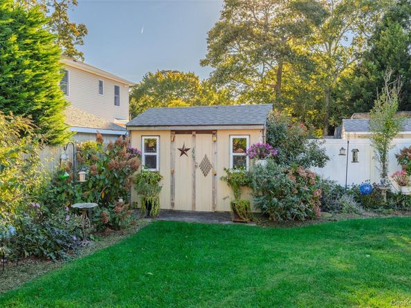 10 S Old Neck Road, Center Moriches NY 11934