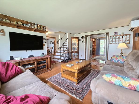 8 Corvette Road, Selden NY 11784